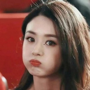 甘露暗黑美容照引热议，娱乐吃瓜酱和闺蜜团背后的故事揭秘