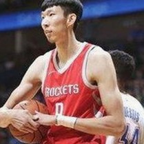 卢莹最新大片曝光：宝蓝透视装展现性感新面貌，引发网友热议