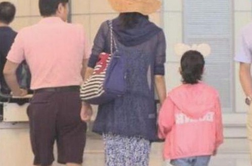 娱乐圈吃瓜现象剖析：明星背后的故事与动向