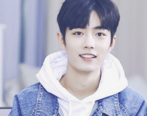 网络直播不雅内容泛滥与娱乐圈低调影帝的鲜明对比