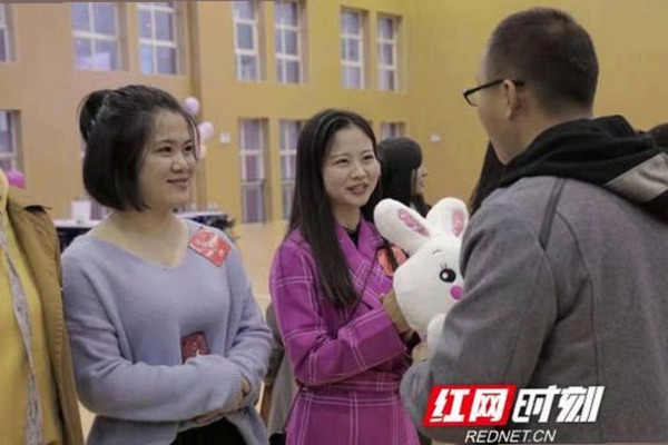 易烊千玺:从影视新星到公益时尚多面手的蜕变之路