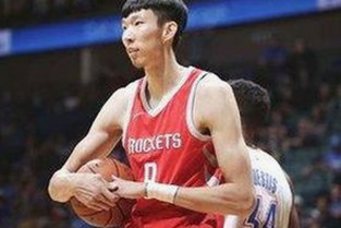 卢莹最新大片曝光:宝蓝透视装展现性感新面貌,引发网友热议