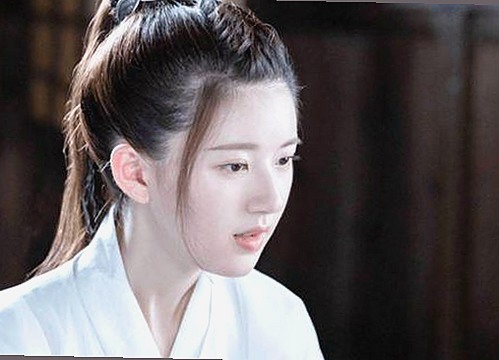 甘露暗黑美容照引热议,娱乐吃瓜酱和闺蜜团背后的故事揭秘